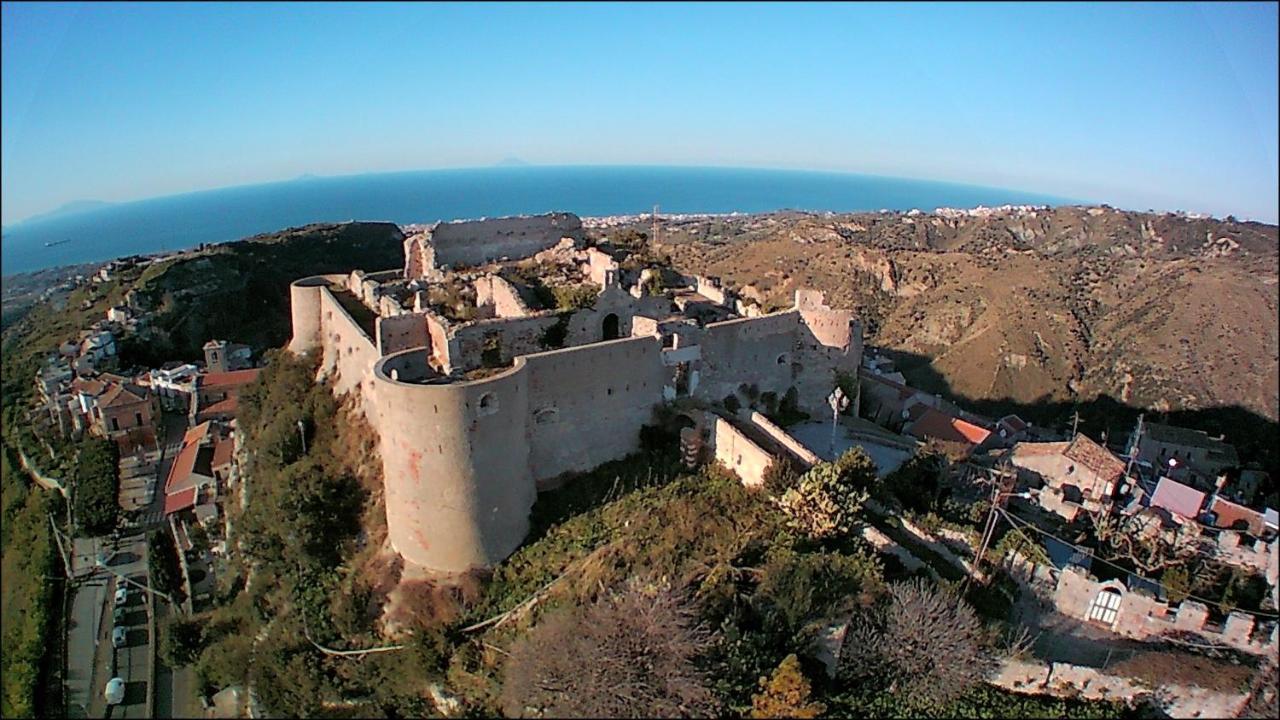 L'Isola Di Ago Apartment Torregrotta Екстериор снимка